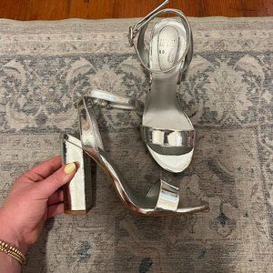 SLAY Silver sandal heels🩶 4 inch block heel.